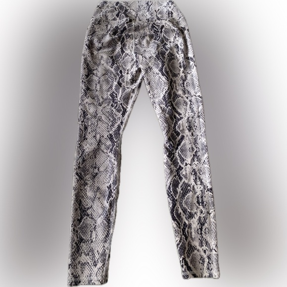 Alo Yoga High Waist Vapor Snakeskin Legging L Bone NWOT - Picture 7 of 8